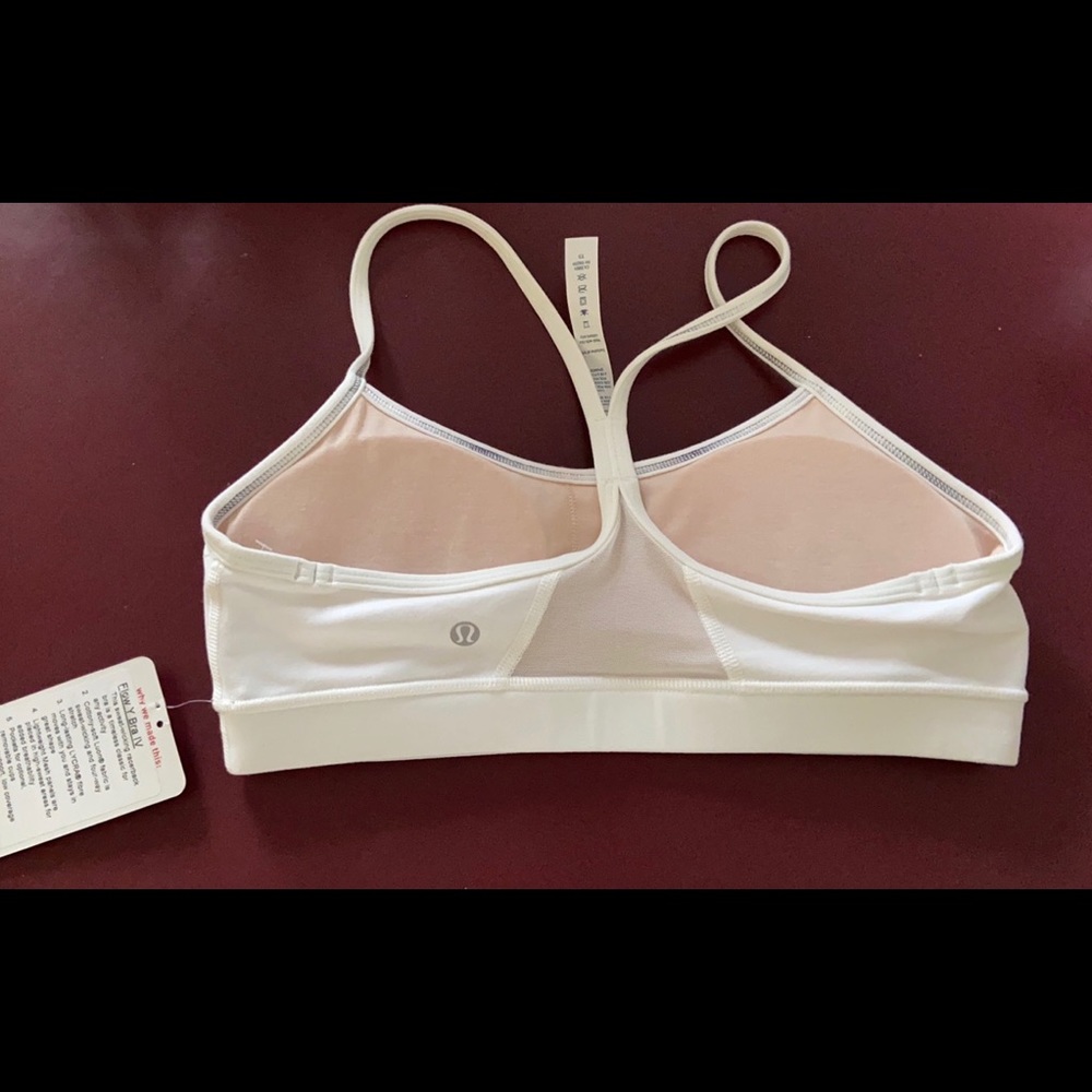 NWT LuLuLemon Sports bra - Picture 2 of 3